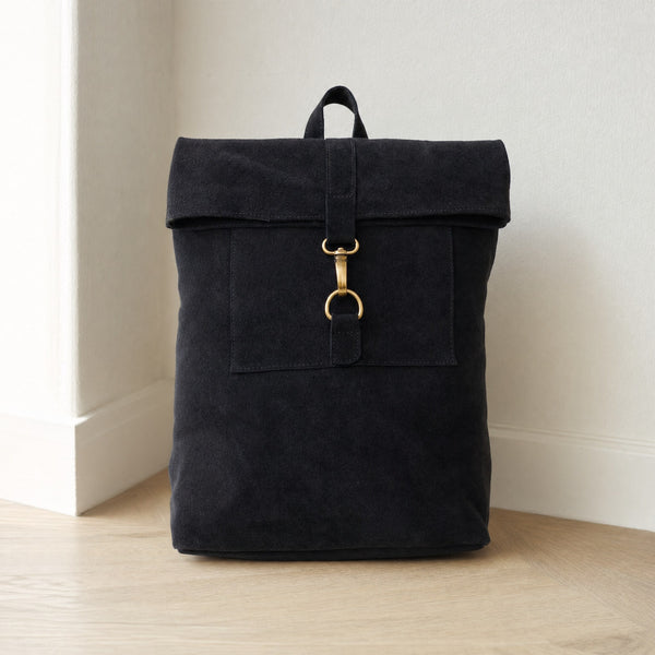Beocca Cleo rugzak 14 inch in zwart suede in een licht interieur