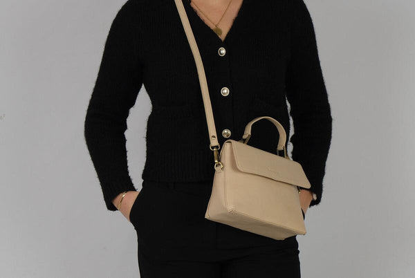 Leren schoudertas Fei - handgemaakt plantaardig gelooid leer