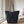 Beocca Mira shopper in zwart suede op een eikentafel bij het raam